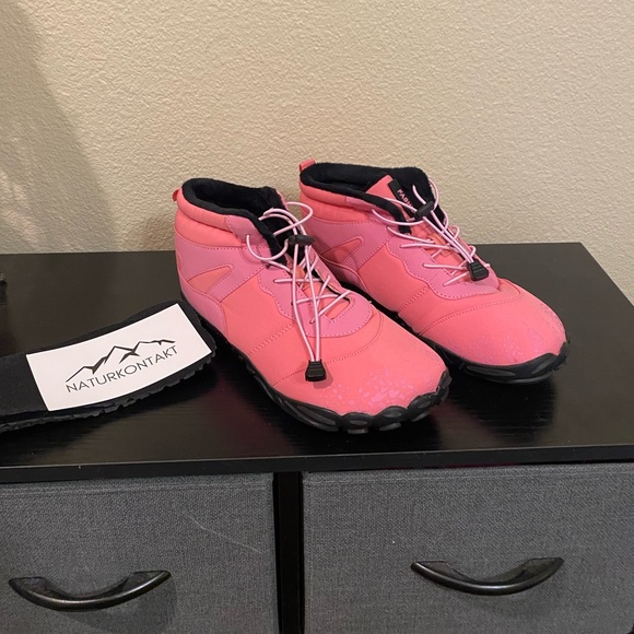 Barefoot snow shoes.  Size 10.5/11 - Picture 2 of 9